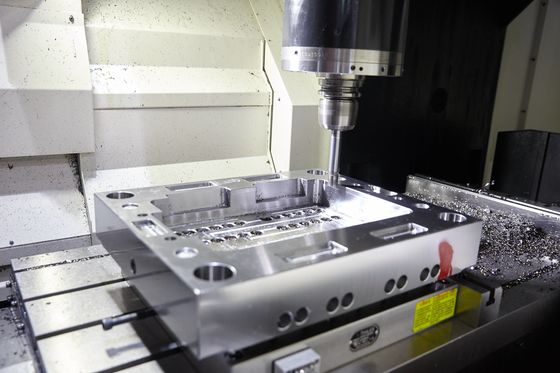 CNC подвергая основание механической обработке прессформы ASTM впрыски Mazak 1050 JIS S50C