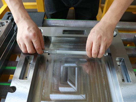 Допуск толщины плиты основания прессформы 0.1mm впрыски CNC подвергая механической обработке