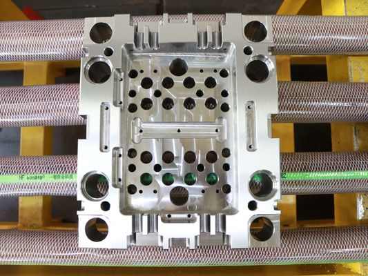 CNC высокой точности основания прессформы JIS S50c пластиковый подвергая механической обработке для большой системы рта воды